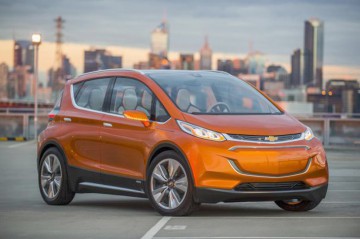 Chevrolet va produce în serie un model derivat din conceptul Bolt EV
